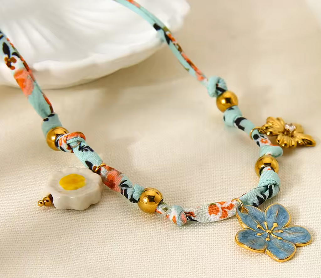 Bohemian Floral Pendant Necklace